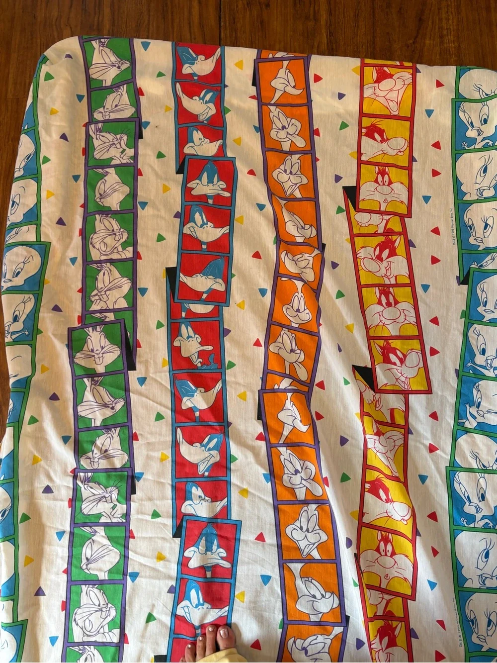 Vintage 1993 Looney Tunes. Y2K Color Block Fitted Twin Bed Sheet